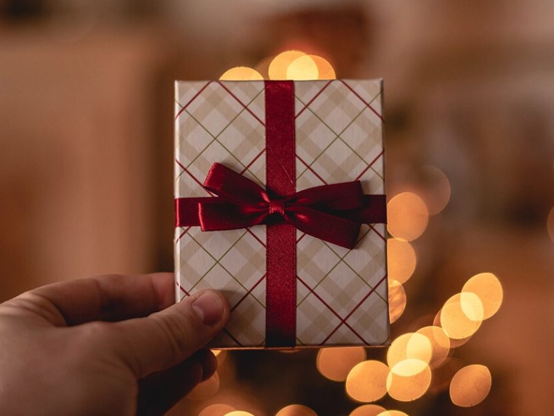 Crafting Connection: Why Handmade Gifts are the Ultimate Love Language
